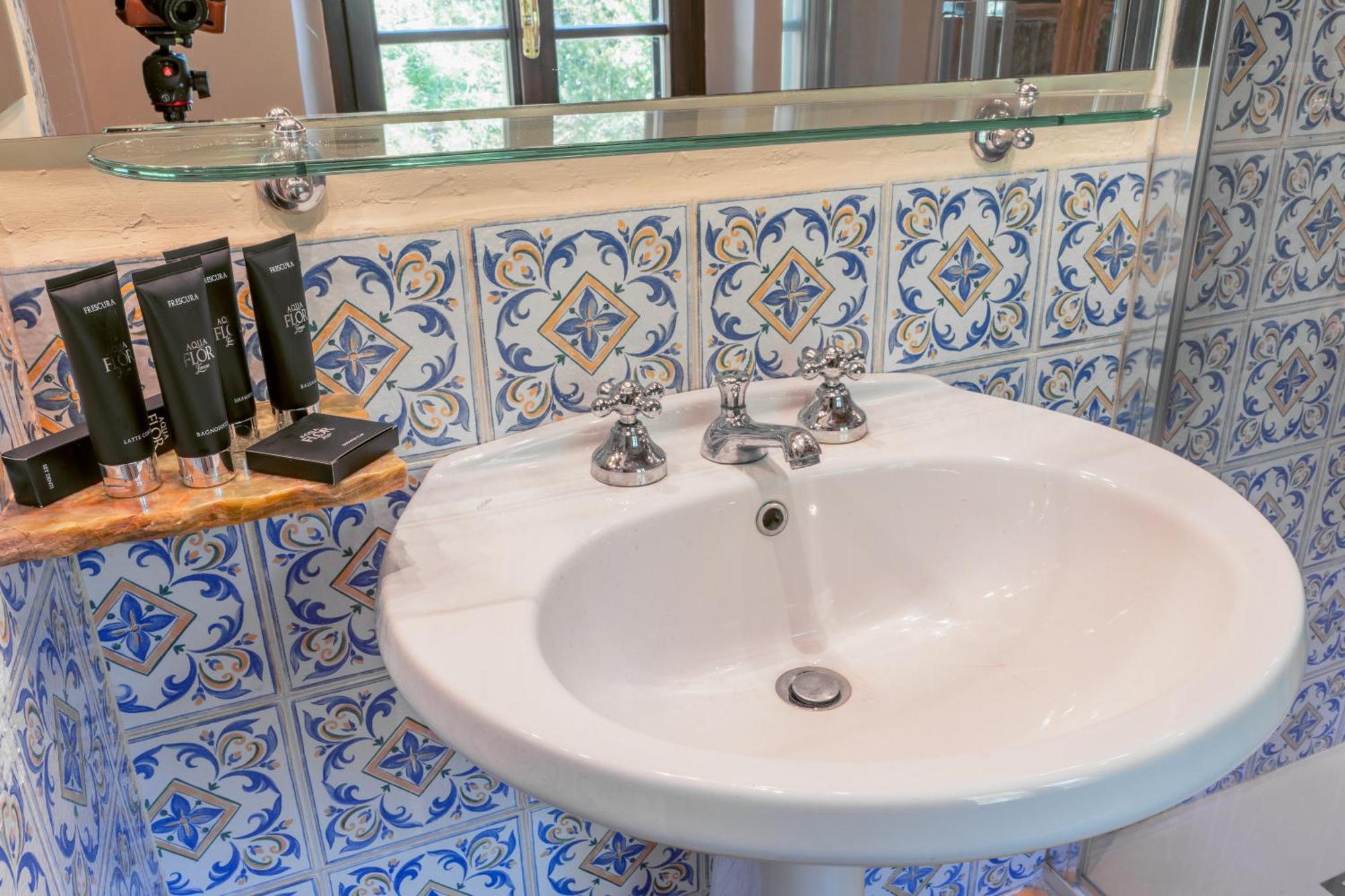 Equo Suites Petrignano Del Lago Екстериор снимка