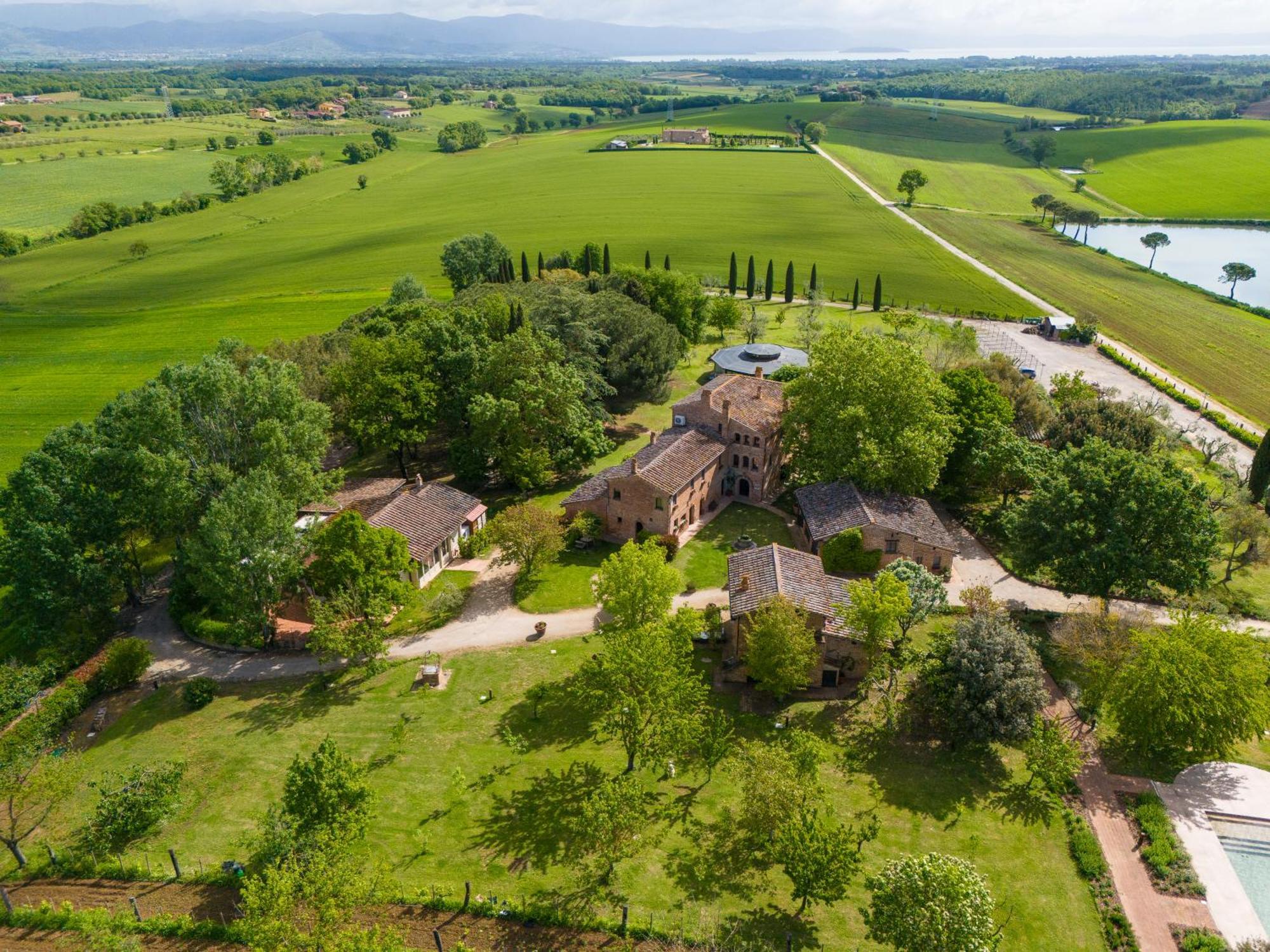 Equo Suites Petrignano Del Lago Екстериор снимка